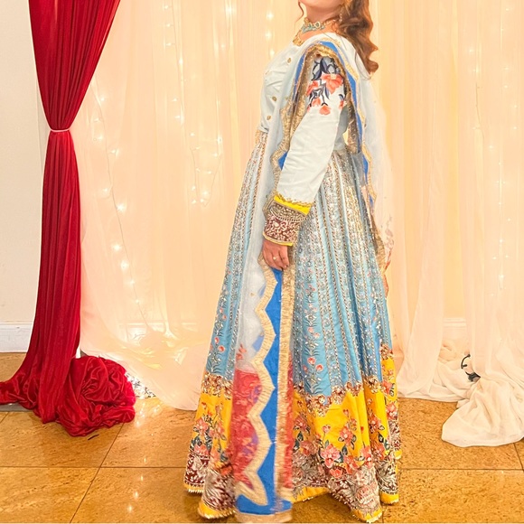 Sara Rizwan Designer heavy embellished maxi Pakistan formal wear wedding wearM - Picture 2 of 6